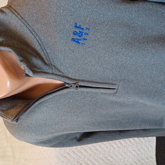 Abercrombie & Fitch A&F Active muscle half zip grey logo sweatshirt NWT XL - Picture 14 of 15